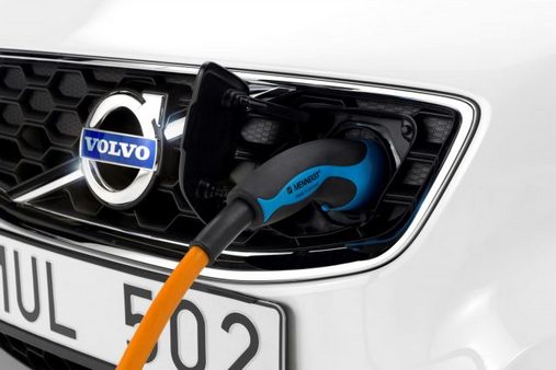 Volvo будет оснащать все новые автомобили электродвигателями